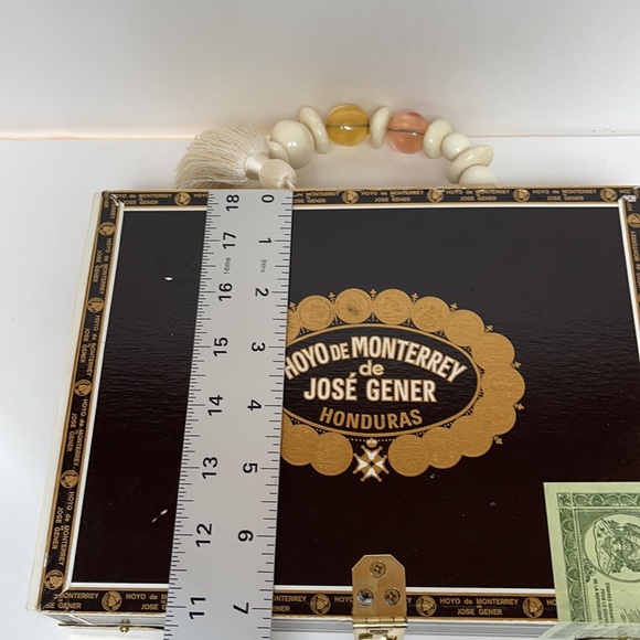 Vintage cigar box purse custom crafted handbag. Handcrafted artist made - Picture 8 of 9